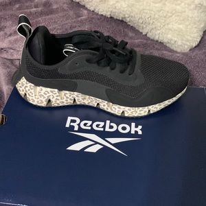 Reebox  tennis shoe zig tech